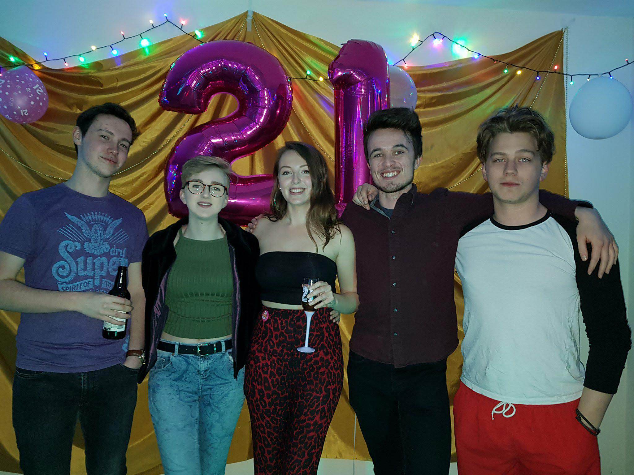 bournemouth-friends-birthday-celebrate